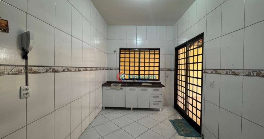 Casa com 3 quartos para alugar na Rua Bárbara Blumer, Vila Santana, Sumaré