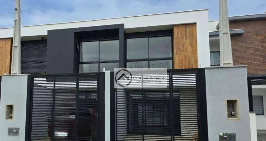 Sobrado com arquitetura moderna, com 3 suítes, na praia grande em são francisco do sul