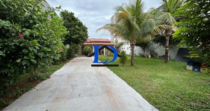 Casa térrea com amplo jardim e ambientes espaçosos no Setor Sudoeste, Goiânia