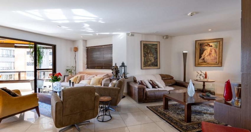 Apartamento tipo para venda com 4 quartos, sendo 2 suítes, 245m²
