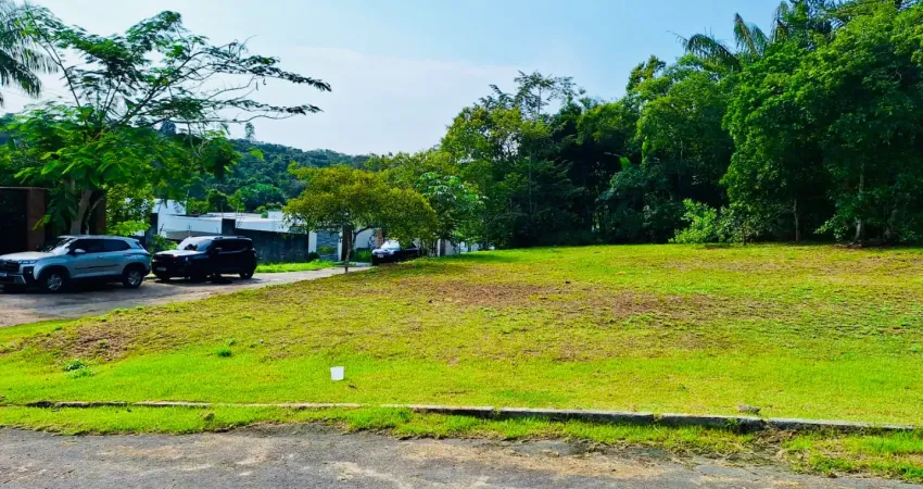 Lote á venda no Condomínio Residencial Tarumã- Avenida Cetur