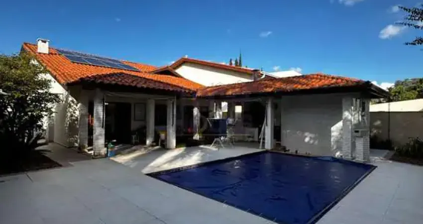 Casa no Residencial 11 Alphaville com 497m2, 4 Suítes com Closet