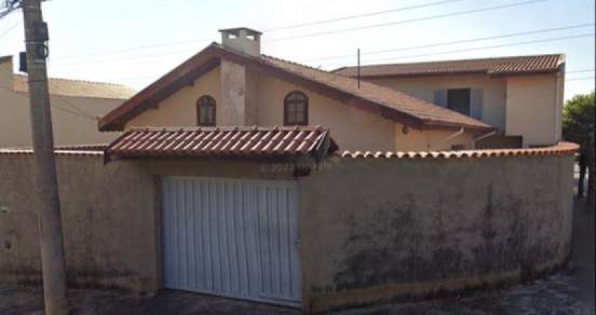 CASA COM 198M² DE ÁREA CONSTRUÍDA COM 2 DORMITÓRIOS SENDO 1 SUÍTE COM EDÍCULA DE 2 DORMITÓRIOS  NA VILA SANTA TEREZINHA EM JUNDIAÍ - SP