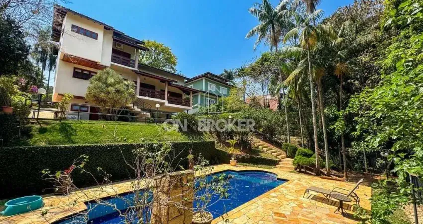 Residência maravilhosa em condomínio alto padrão , 5 suítes . linda área de lazer ao lado de muito verde . venha conhecer !