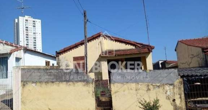 Casa 2 quartos e casa de fundo. AT: 367 m2, em Valinhos. Região privilegiada, residencial e alto potencial comercial no São Cristóvão.