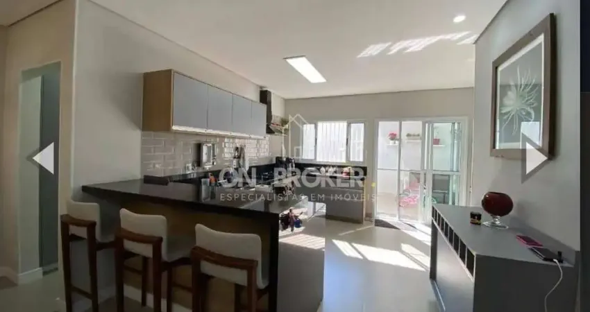 Sobrado em Vinhedo com 3 dorm. sendo 1 suíte, ar condic., 3 vagas, ambientes integrados, porcelanato, quintal, jardim, próximo ao centro de Vinhedo.