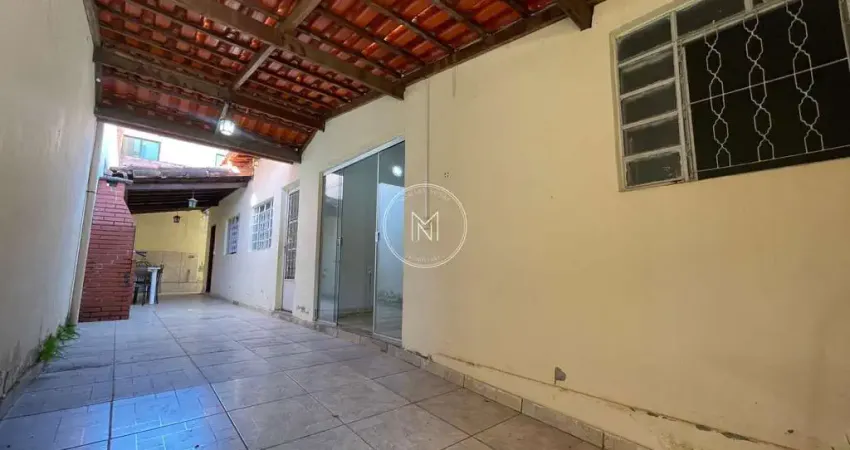 Casa com 2 dormitórios à venda no Três Poderes