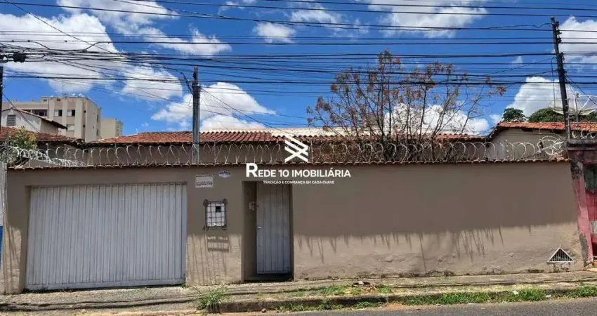 Casa com 3 quartos para alugar no Santa Mônica, Uberlândia