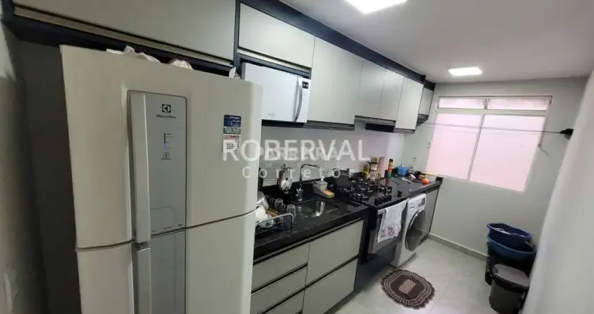 Flamboyant 2 dormitorios, cozinha planejada, completo em armarios.