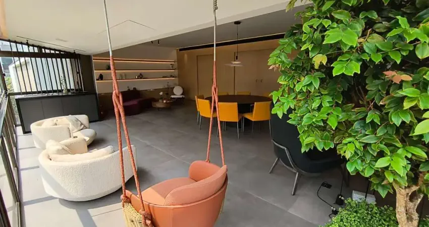 Luxuoso e decorado por Arquiteto, 260m², original 4 com 3 Suítes, 3 Vagas, Quadra da Praia do Leblon.