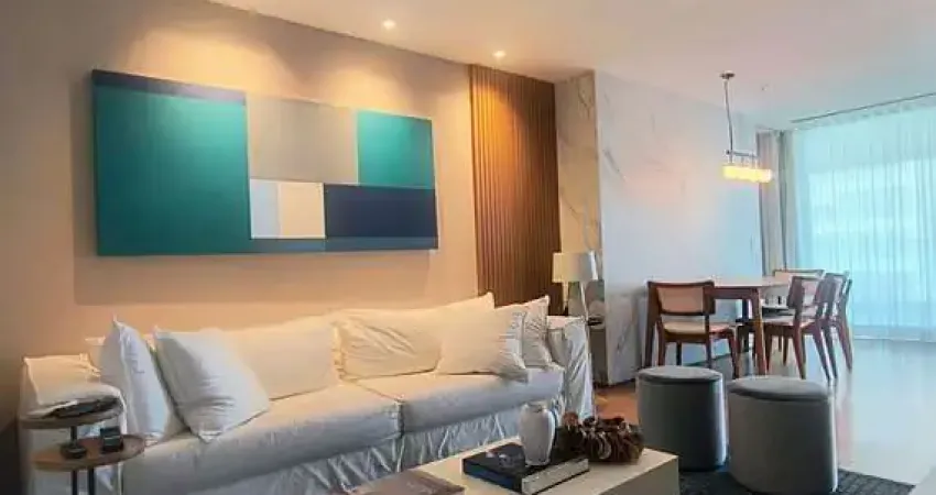 Flat de Luxo, planejado, vista lateral Mar e Piscina, sol matinal, no Grand Hyatt na Praia da Barra da Tijuca