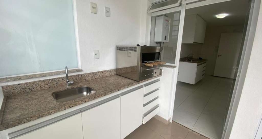 Apartamento com Varanda Gourmet com churrasqueira, 70m², Vaga e um Resort completo com ônibus para o Metrô Barra, no Recreio.