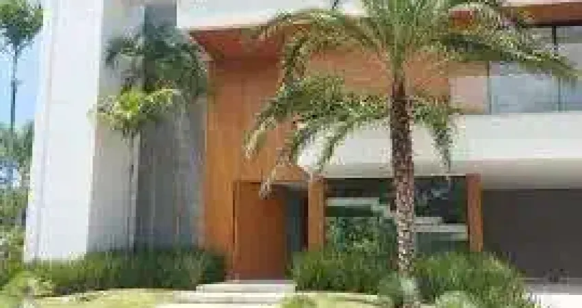 Mansão de Alto Padrão, em grande lote de 900m², contemporânea, 5 suítes, sótão amplo mais terraço, no Riviera da Lagoa.