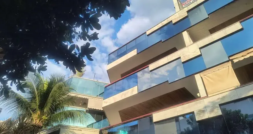 Apartamento Reformado, varandão, 110m², 2 vagas, localização Nobríssima no Recreio dos Bandeirantes,.