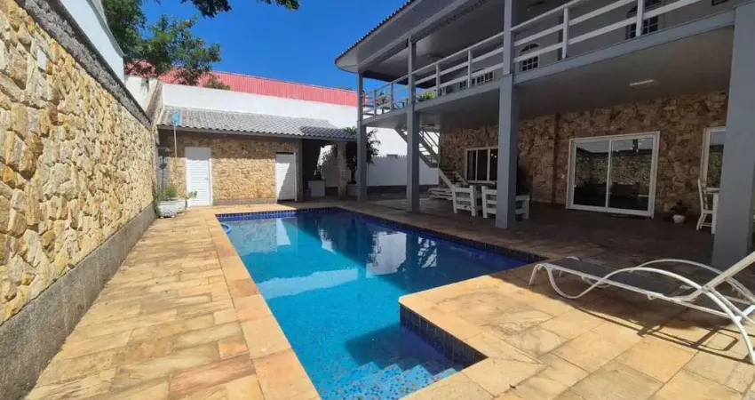 Casa duplex com 600 m² no condomínio alamedas dos eucaliptos – barra da tijuca