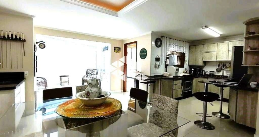 Casa a venda no Bairro Camaquã, 3 dorm, 1 suíte, 4 vagas.