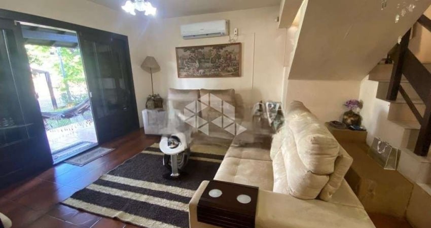 LINDA CASA DE 3 QUARTOS, 1 SUÍTE, SACADA, COM EDÍCULA NO CENTRO DE GUAIBA
