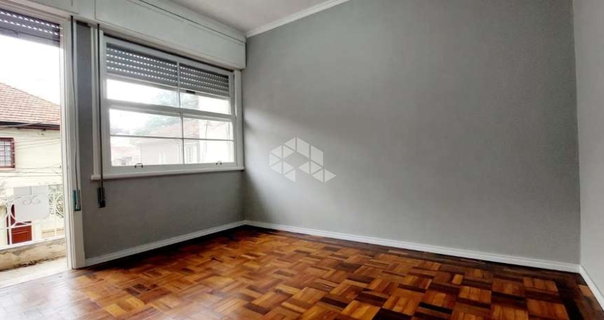 APARTAMENTO DE 3 QUARTOS COM SACADA REFORMADO
