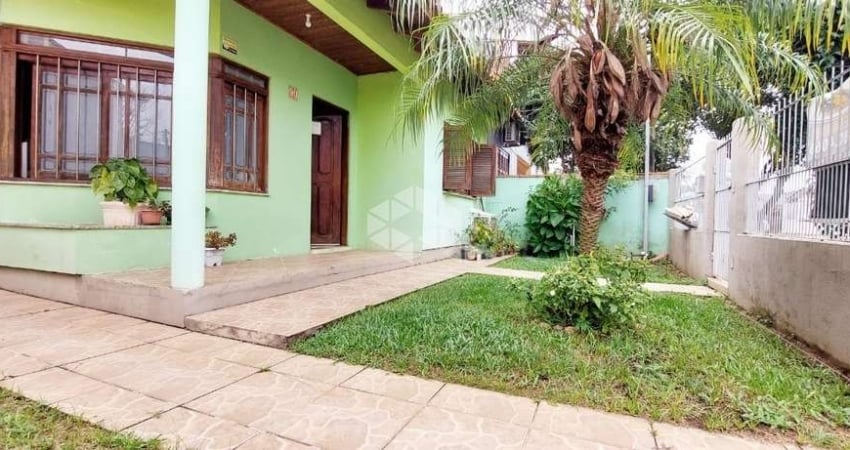 Casa de 3 quartos, 1 suíte, Garagem coberta