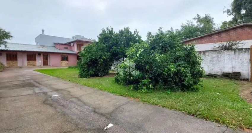 Casa de 3 quartos,1 suíte, garagem coberta amplo terreno no Engenho