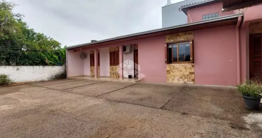 Casa de 3 quartos,1 suíte, garagem coberta amplo terreno no Engenho