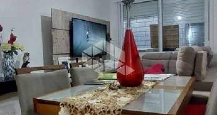 Apartamento térreo de 2 quarto, pátio com área coberta