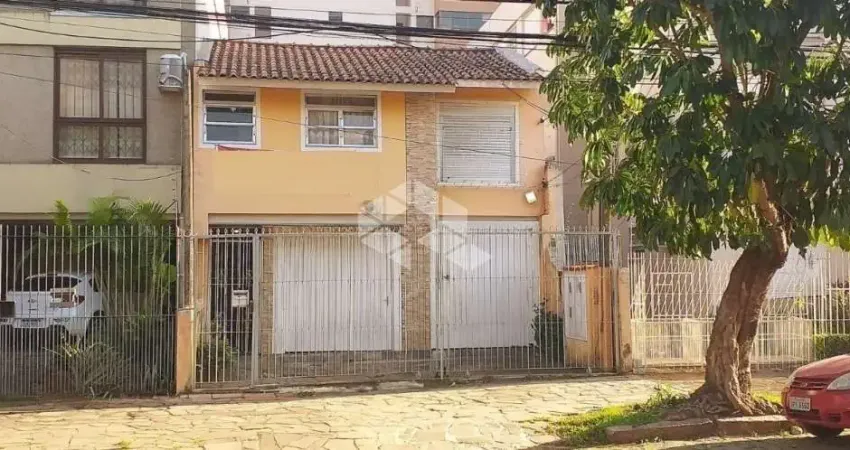 Casa com 225 m² e 2 quartos à venda no bairro Santana.