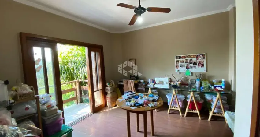 Casa  5 (cinco ) quartos, sendo 4 (suítes) 300m² privativo ,bairro tristeza, porto alegre
