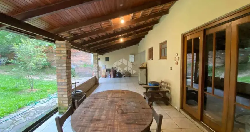 Casa 5 (cinco ) quartos, sendo 4 (suítes) 300m² privativo ,bairro tristeza, porto alegre