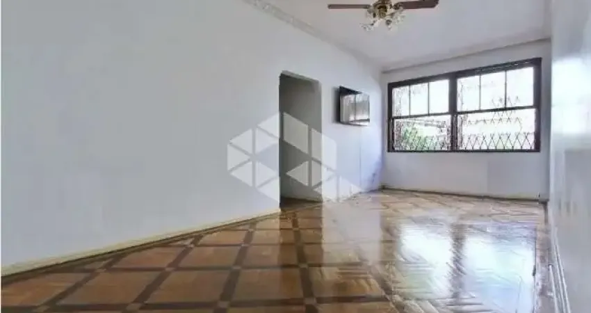 Apartamento térreo com pátio de 3 quartos no Menino Deus