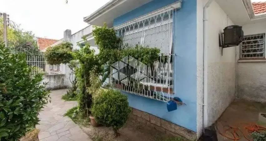 Casa com 3 quartos à venda na Rua Germano Hasslocher, 235, Azenha, Porto Alegre