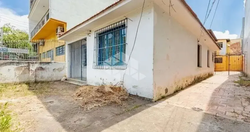 Casa com pátio , vaga de garagem próximo ao Hospital Conceiçaõ