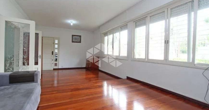 Casa com 3 quartos à venda na Rua Guilherme Alves, 154, Partenon, Porto Alegre