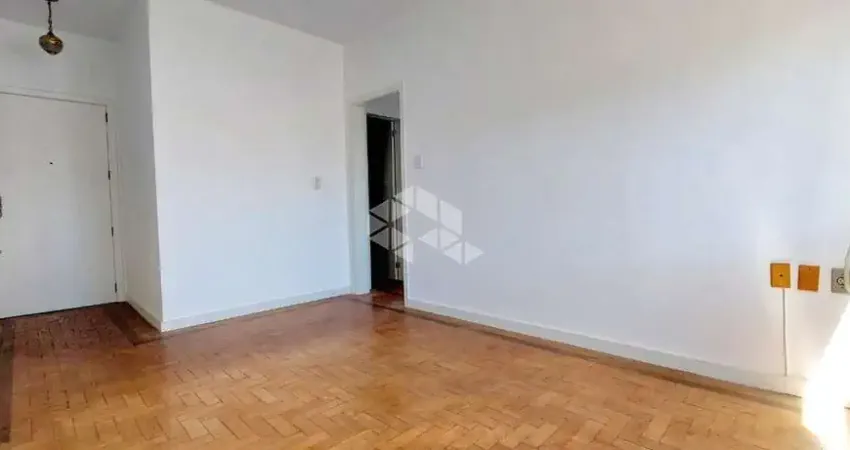 Apto de 2 quartos, prédio com elevador, reformado na silva só