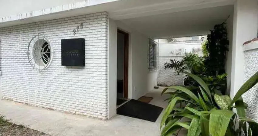 Casa Comercial , 4 salas - Cozinha - Vila Adyana