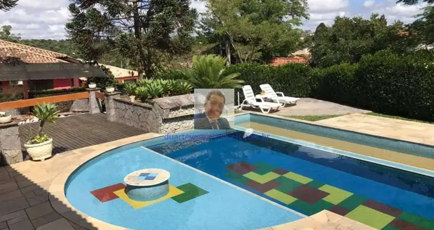 Vende-se Casa no Cond. Recanto Suiço - Térrea com 4 sts e lazer completo!