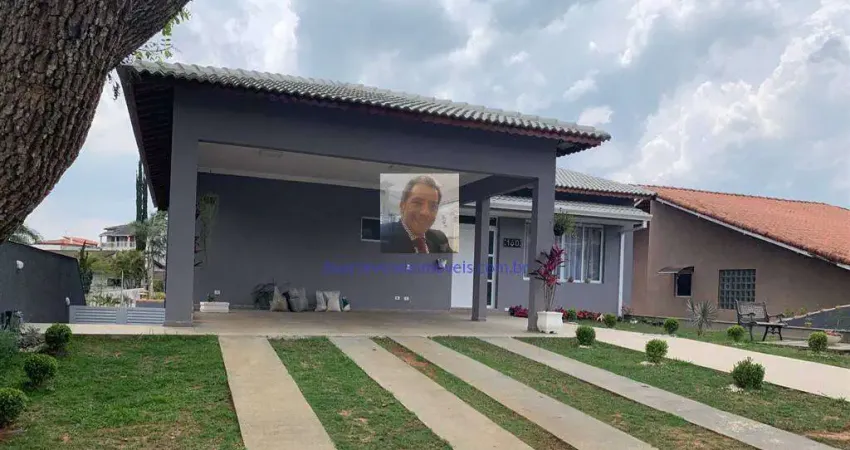 Vende-se linda Casa Nova, no Cond. Haras Bela vista, com piscina e Gourmet.