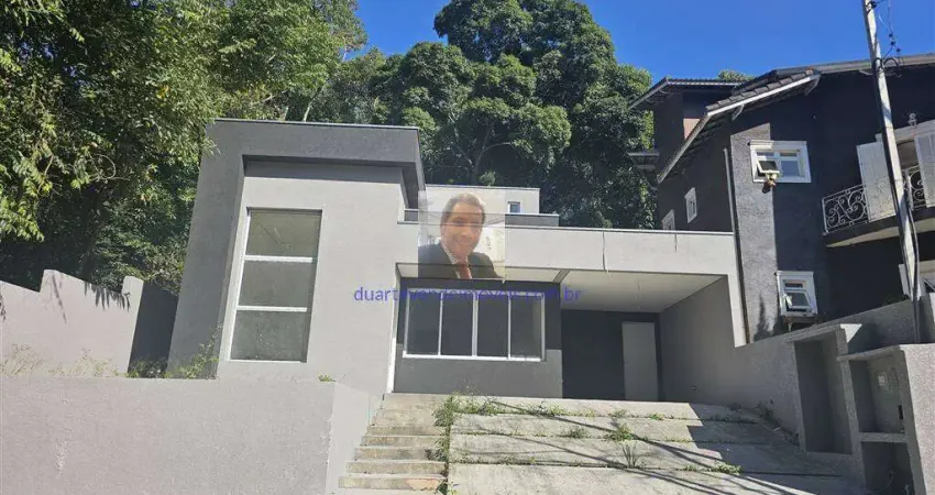 Vende-se Casa TERREA NOVA PRONTA, 3 dorm/1 suite, em cond. Fechado. KM 36 R
