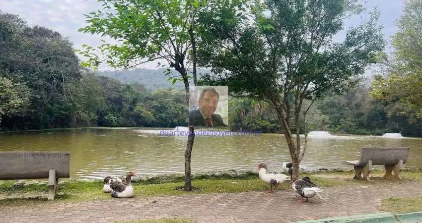 Vende-se Casa 2dorm/1suíte, Piscina e Área Gourmet no Cond. Vil