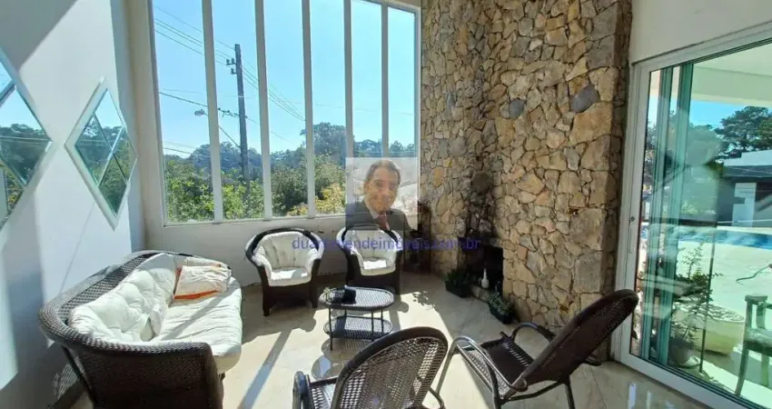 Casa no Cond. Reserva Santa Maria - Moderna e integrada, com 6 dorm/5 suíte
