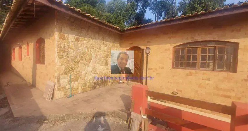 Aluga-se ou Vende-se Casa 3dorm/1suíte, 4 vagas, no Condomínio Vila Verde.