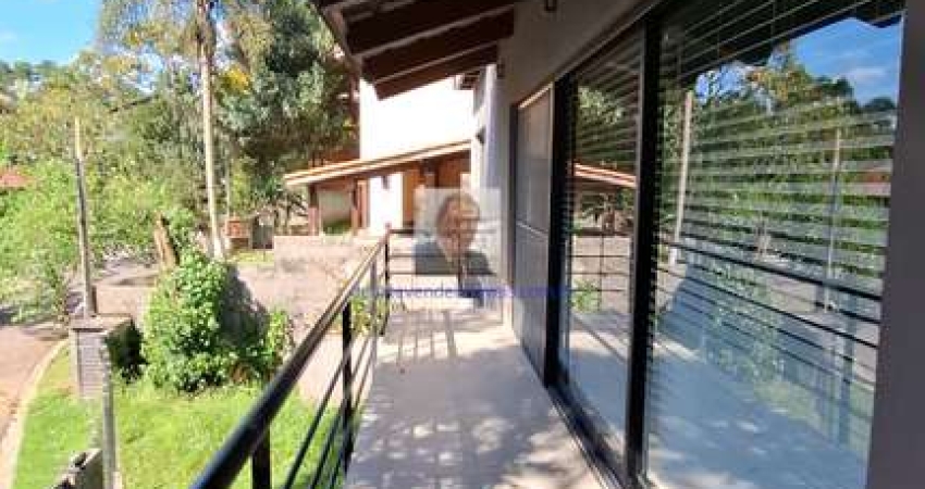 Vende-se Casa 3 suítes, lareira, e área gourmet, no Condomínio Vila Verde,