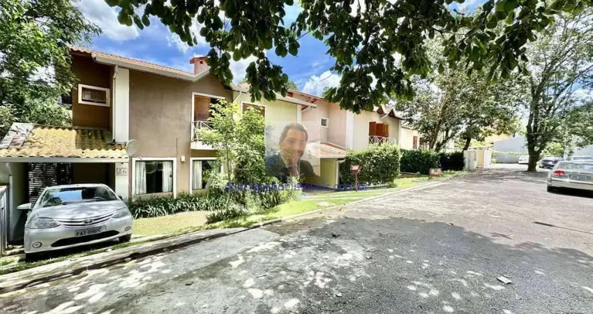 Vende-se Casa no Cond. Vila Velha - 3 dorm/1sts, final de rua, muito verde!