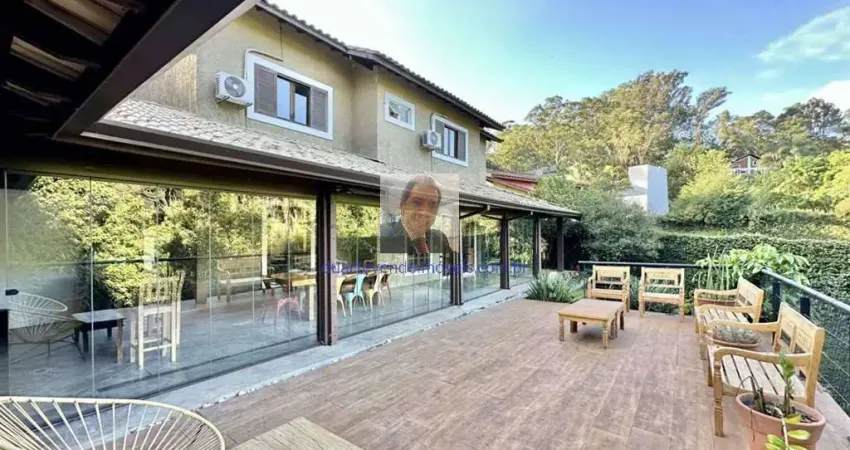 Vende-se Casa no Cond. Chácara dos Lagos - 3 dorms / 1 ste, salão gourmet,
