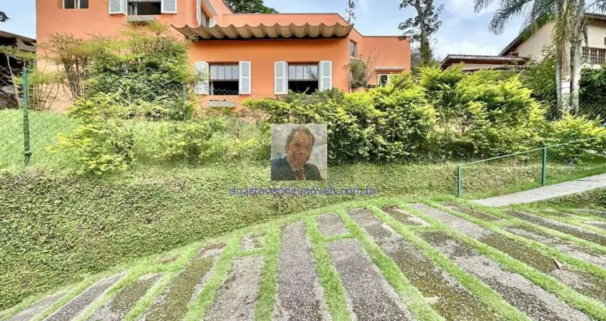 Vende-se Casa em Rua das Granjas (Miolo) - 4 dorm / 2 sts - Casa integrada,