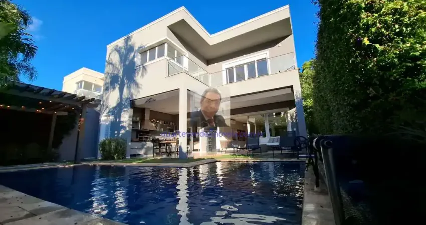 Vende-se Casa 4 suítes, Área Gourmet, Piscina, em ALPHAVILLE 