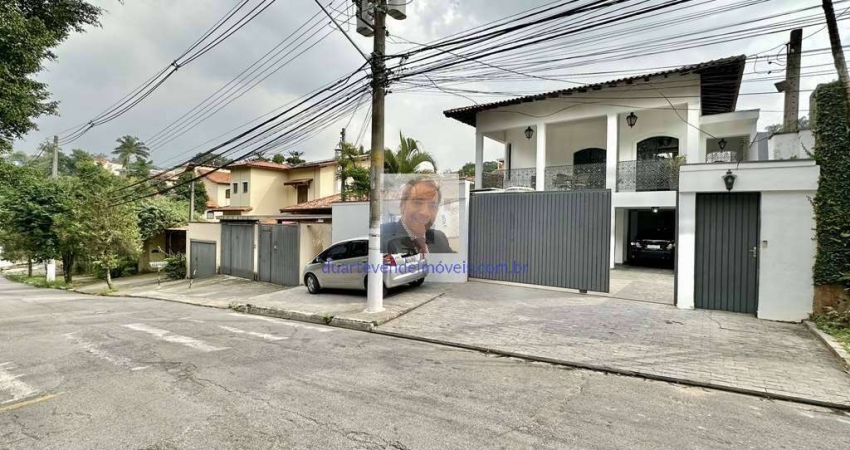 Vende-se Casa de Rua - 4 suítes, salão festas, escritório, adega, 7vagas (4