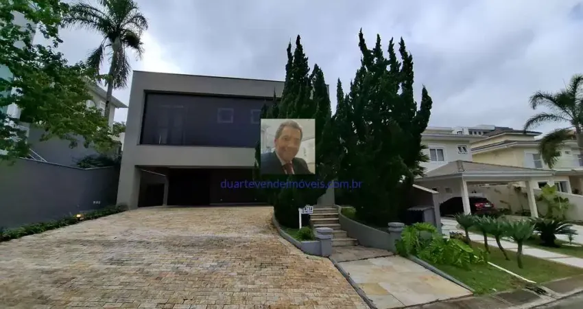 Vende-se Casa MODERNA no Cond. Golf Village - Impecável, 4suítes, Área gour