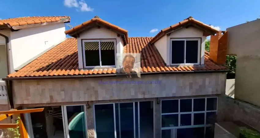 Vende-se Casa no Parque das Rosas em Cotia, 3 dorm/2suítes, a 5 minutos est