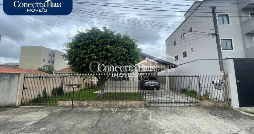 Casa   edícula em terreno amplo  Excelente para morar e investir